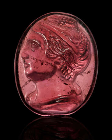 A ROMAN GARNET CAMEO WITH A PORTRAIT OF THE EMPRESS FAUSTINA THE ELDER - фото 1