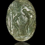 A ROMAN CHROME CHALCEDONY RINGSTONE WITH A SATYR AND MAENAD - фото 1
