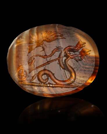 A ROMAN BANDED AGATE RINGSTONE WITH A SNAKE-DRAWN CHARIOT - photo 1