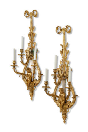 A PAIR OF FRENCH ORMOLU THREE-LIGHT WALL APPLIQUES - photo 2