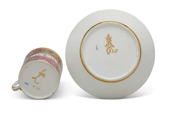 A SEVRES PORCELAIN GOLD AND LAVENDER GROUND CUP AND SAUCER (GOBELET 'LITRON' ET SOUCOUPE, 2EME GRANDEUR) - фото 3