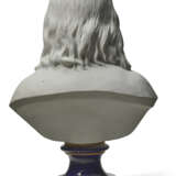 A SEVRES BISCUIT PORCELAIN BUST OF BENJAMIN FRANKLIN ON A FAUX LAPIS SOCLE - фото 2