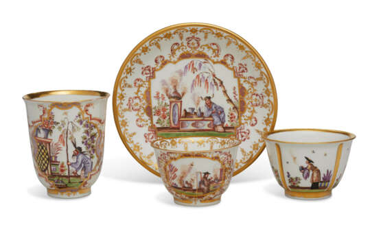 A MEISSEN PORCELAIN CHINOISERIE TEABOWL AND SAUCER, A TEABOWL AND A BEAKER - фото 1