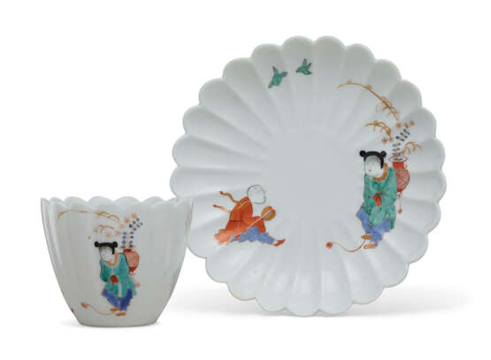 A MEISSEN PORCELAIN KAKIEMON FLUTED TEABOWL AND SAUCER FROM THE JAPANESE PALACE - photo 1