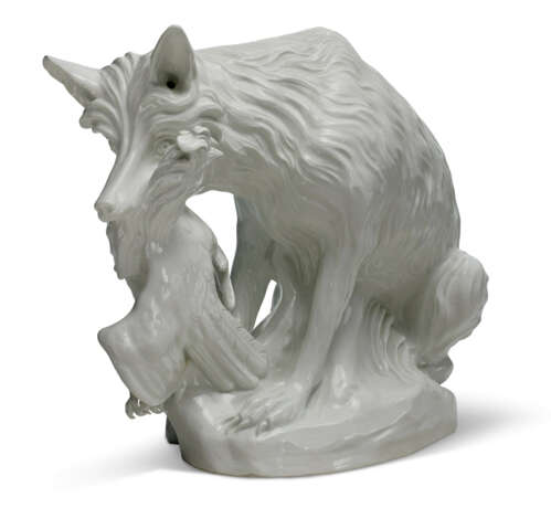 A LARGE MEISSEN WHITE PORCELAIN MODEL OF A FOX SOFT-MOUTHING A HEN - photo 1