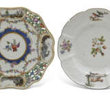 A MEISSEN PORCELAIN RETICULATED BLUE MOSAÏK ECUELLE STAND AND A 'GOTZKOWSKY' MOLDED PLATE - photo 1