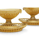 A PAIR OF PARIS (DIHL ET GUERHARD) PORCELAIN GOLD-GROUND SUGAR-BOWLS ON FIXED STANDS (SUCRIER DE TABLE) FROM THE BEAUHARNAIS SERVICE - photo 2