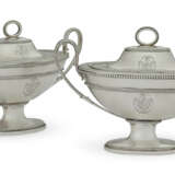 A PAIR OF GEORGE III SILVER TWO-HANDLED SAUCE TUREENS AND COVERS - фото 1