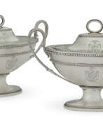 Robert Hennell. A PAIR OF GEORGE III SILVER TWO-HANDLED SAUCE TUREENS AND COVERS