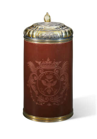 A SILVER-GILT MOUNTED BÖTTGER POLISHED RED STONEWARE TANKARD AND COVER - фото 1