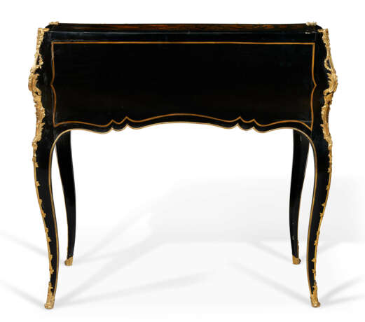 A LOUIS XV STYLE ORMOLU-MOUNTED BLACK, RED AND GILT JAPANNED BUREAU EN PENTE - фото 6