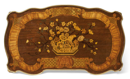 A FRENCH TULIPWOOD, AMARANTH, FRUITWOOD AND MARQUETRY TABLE MECANIQUE (TABLE A COULISSE) - фото 4