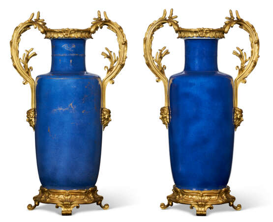 A PAIR OF LOUIS XV ORMOLU-MOUNTED CHINESE POWDER-BLUE PORCELAIN VASES - photo 2