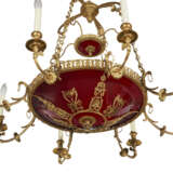 A RUSSIAN ORMOLU AND RUBY GLASS EIGHT-LIGHT CHANDELIER - Foto 4