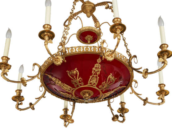 A RUSSIAN ORMOLU AND RUBY GLASS EIGHT-LIGHT CHANDELIER - фото 4