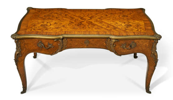 A FRENCH ORMOLU-MOUNTED KINGWOOD, TULIPWOOD AND FLORAL MARQUETRY CENTER TABLE - photo 2