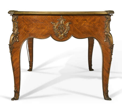A FRENCH ORMOLU-MOUNTED KINGWOOD, TULIPWOOD AND FLORAL MARQUETRY CENTER TABLE - photo 3