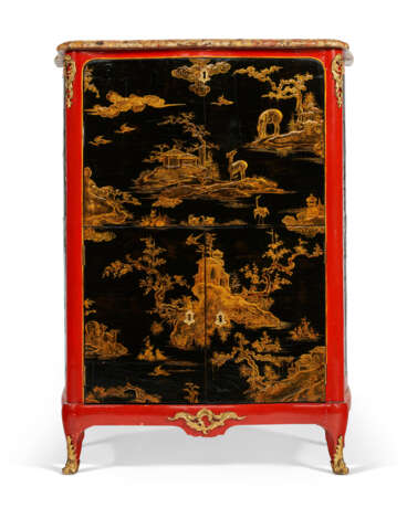 A LOUIS XV ORMOLU-MOUTNED CHINESE LACQUER AND RED-JAPANNED SECRETAIRE - photo 5