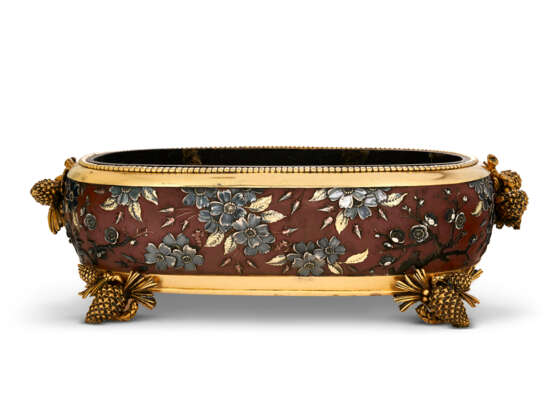 A FINE FRENCH 'JAPONISME' GILT, SILVERED, AND PATINATED BRONZE JARDINIERE - фото 3