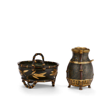 A FRENCH PARCEL-GILT AND PATINATED BRONZE BRUSH VASE AND DUAL-HANDLED BOWL - Foto 5