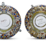 A PAIR OF BROCARD ENAMELED GLASS MOSQUE LAMPS AND AN AMBER GLASS VASE - фото 2