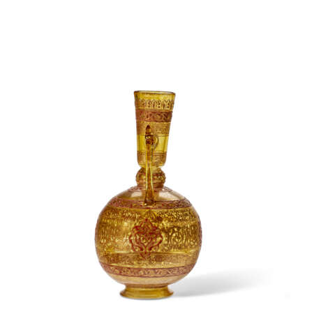 A PAIR OF BROCARD ENAMELED GLASS MOSQUE LAMPS AND AN AMBER GLASS VASE - фото 4