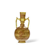 A PAIR OF BROCARD ENAMELED GLASS MOSQUE LAMPS AND AN AMBER GLASS VASE - Foto 5