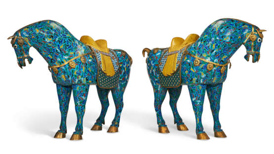 A NEAR LIFE-SIZE PAIR OF CHINESE CLOISONNE ENAMEL HORSES - фото 2