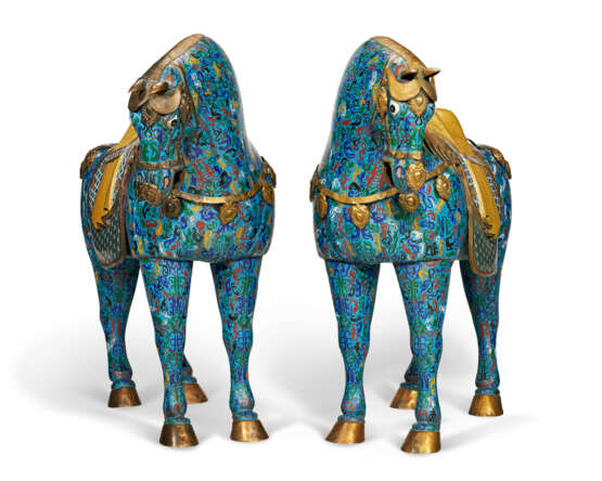 A NEAR LIFE-SIZE PAIR OF CHINESE CLOISONNE ENAMEL HORSES - Foto 3