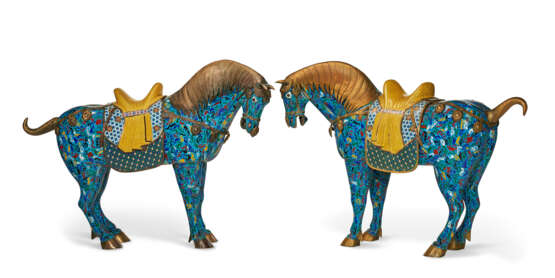 A NEAR LIFE-SIZE PAIR OF CHINESE CLOISONNE ENAMEL HORSES - фото 4