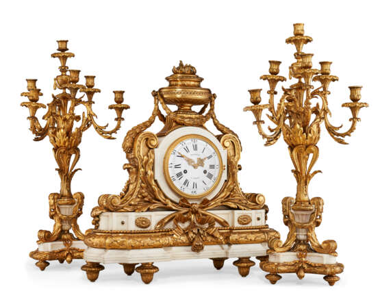 A LARGE NAPOLEON III ORMOLU AND WHITE MARBLE DOUBLE-SIDED THREE-PIECE CLOCK GARNITURE - фото 1