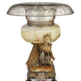 A FRENCH 'JAPONISME' GILT, SILVER-PLATED, PATINATED-BRONZE AND ONYX JARDINIERE - Foto 5