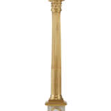 AN EARLY VICTORIAN ORMOLU AND SULPHIDE GLASS COMMEMORATIVE COLUMN - Foto 3
