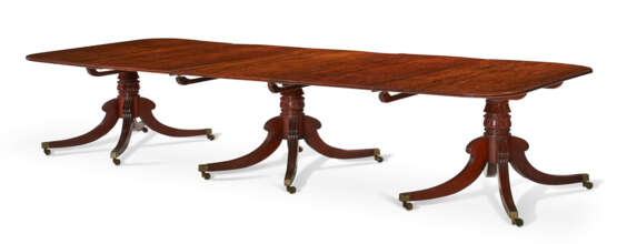 A LATE REGENCY MAHOGANY THREE-PEDESTAL DINING TABLE - photo 3