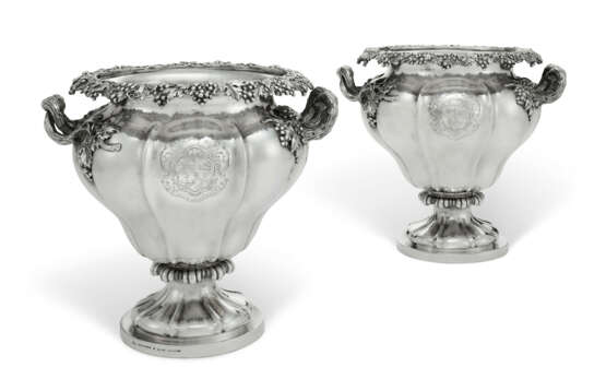 A PAIR OF VICTORIAN SILVER WINE COOLERS - фото 1