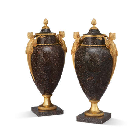 A PAIR OF SWEDISH ORMOLU-MOUNTED ORLOK PORPHYRY VASES - фото 1