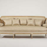 A LOUIS XVI WHITE-PAINTED AND PARCEL-GILT CANAPE - фото 4