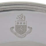 A SET OF EIGHTEEN FRENCH SILVER SOUP PLATES - фото 2