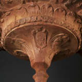A PAIR OF FRENCH TERRACOTTA MODELS FOR SANCTUARY LAMPS - Foto 9