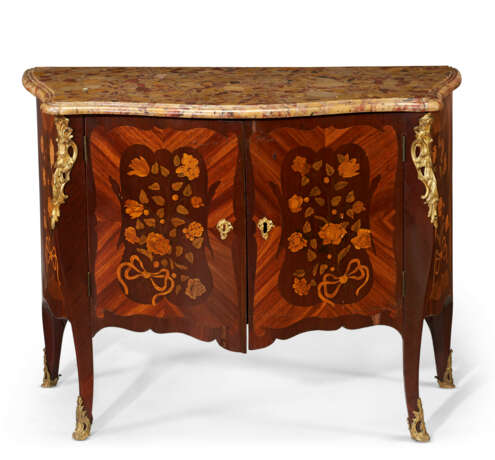 A LOUIS XV ORMOLU-MOUNTED AMARANTH, BOIS SATINÉ AND FLORAL MARQUETRY COMMODE À VANTAUX - фото 1