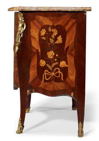 A LOUIS XV ORMOLU-MOUNTED AMARANTH, BOIS SATINÉ AND FLORAL MARQUETRY COMMODE À VANTAUX - фото 3