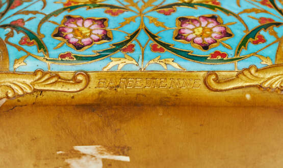 A GROUP OF THREE ORMOLU AND CHAMPLEVE ENAMEL TABLE ACCESSORIES - photo 4