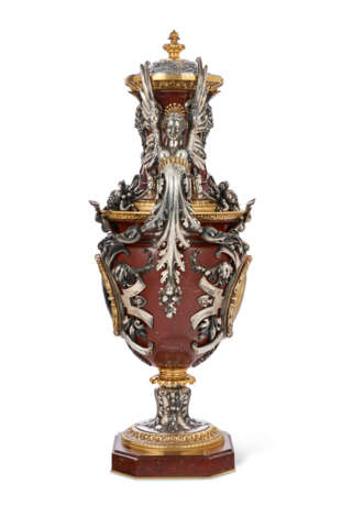 A LARGE NAPOLEON III ORMOLU, SILVERED-BRONZE AND ENAMEL-MOUNTED ROUGE GRIOTTE MARBLE VASE - Foto 2
