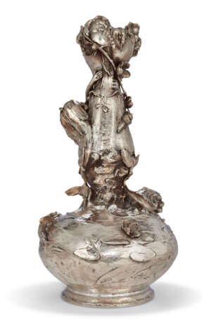 A FRENCH ART NOUVEAU ELECTROPLATED VASE - Foto 3