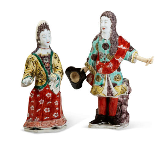 TWO CHINESE EXPORT PORCELAIN FAMILLE VERTE EUROPEAN COURT FIGURES - фото 1