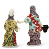 TWO CHINESE EXPORT PORCELAIN FAMILLE VERTE EUROPEAN COURT FIGURES - photo 2
