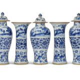 A CHINESE EXPORT PORCELAIN BLUE AND WHITE FIVE-PIECE GARNITURE - photo 1