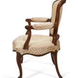 A PAIR OF GEORGE III SOLID MAHOGANY ARMCHAIRS - фото 3