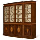 A GEORGE III EBONY AND BOXWOOD STRUNG HAREWOOD, SYCAMORE AND TULIPWOOD MARQUETRY BREAKFRONT BOOKCASE - Foto 3
