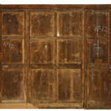 A GEORGE III EBONY AND BOXWOOD STRUNG HAREWOOD, SYCAMORE AND TULIPWOOD MARQUETRY BREAKFRONT BOOKCASE - Foto 7